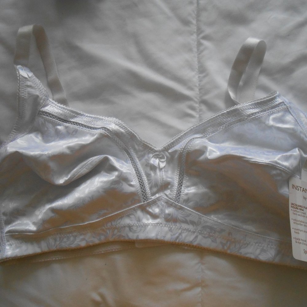 NWT Plusform Instant Shaping Bra